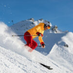 Skieur alpin en action, un des meilleurs athlètes potentiels pour les JO 2026.